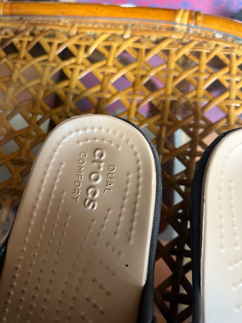 Crocs Thong Sandals w/ Gold Hammered Medallion | Comfort Flip Flops | Size 7 - Picture 7 of 8